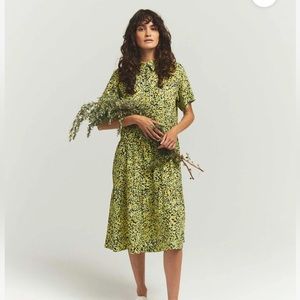 Green Floral Short-Sleeve Midi Dress